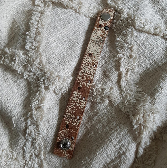 Lue Leather Cuff silver tan boho rock coastal 8.5” Bracelet Upcycled - Picture 4 of 5
